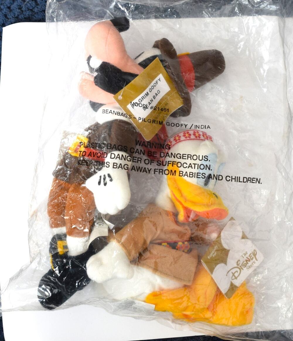 Walt Disney World Pilgrim Goofy Indian Donald Duck Beanie Plush Plushie Set new